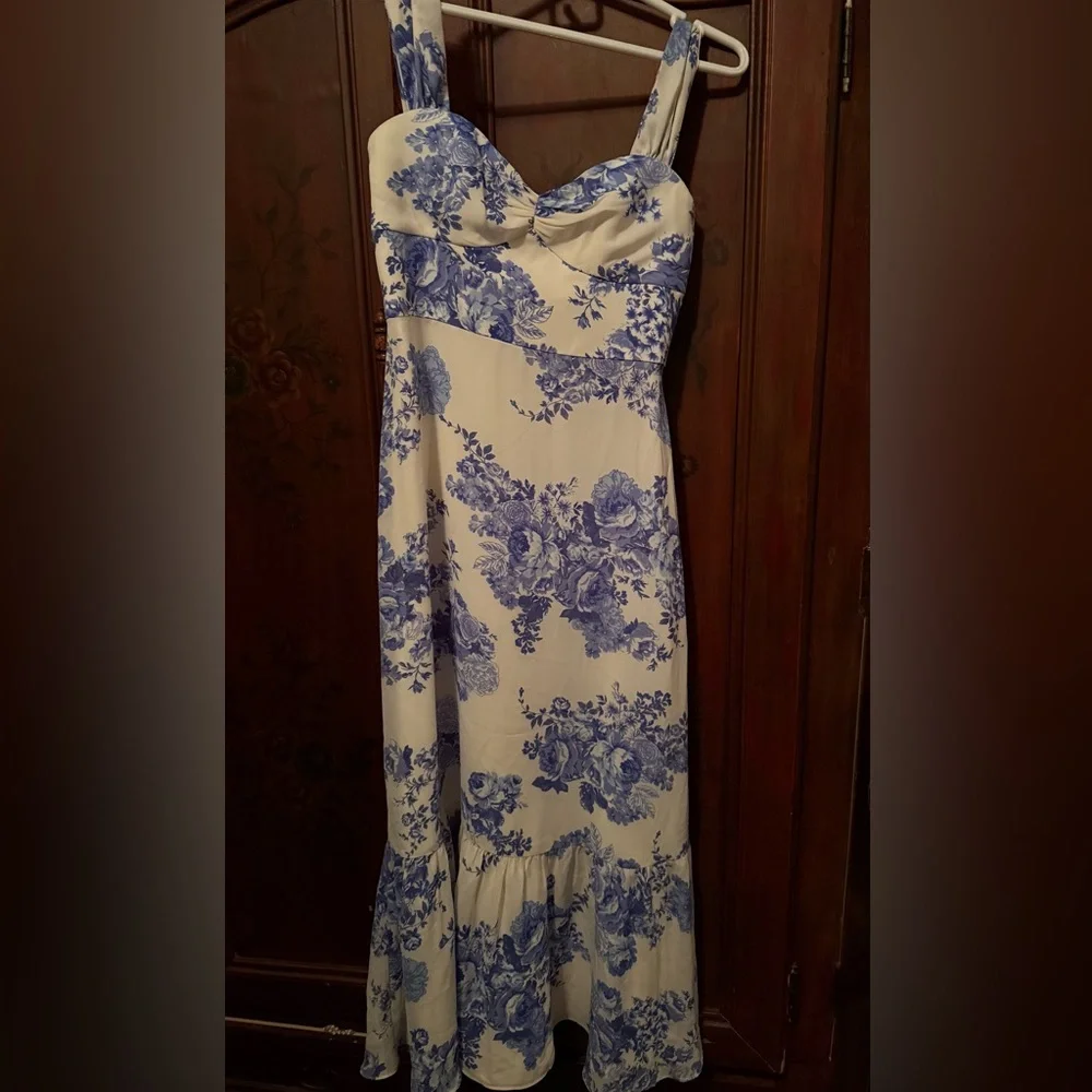 BHlDN Elegant Blue Floral Off-Shoulder Dress - Picture 2 of 3